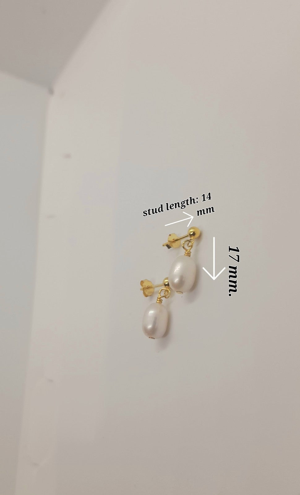 18 Ct Yellow Gold  3mm Ball's White Pearl's Earrings Stud Push Back Gift Pouch
