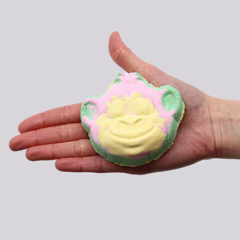 Monkey of Guava and Strawberry with Added foaming Bathbomb 90g