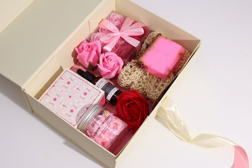 Flat Pack Gift Box - Large  (28.2x20.2x9.2cm) - Ivory