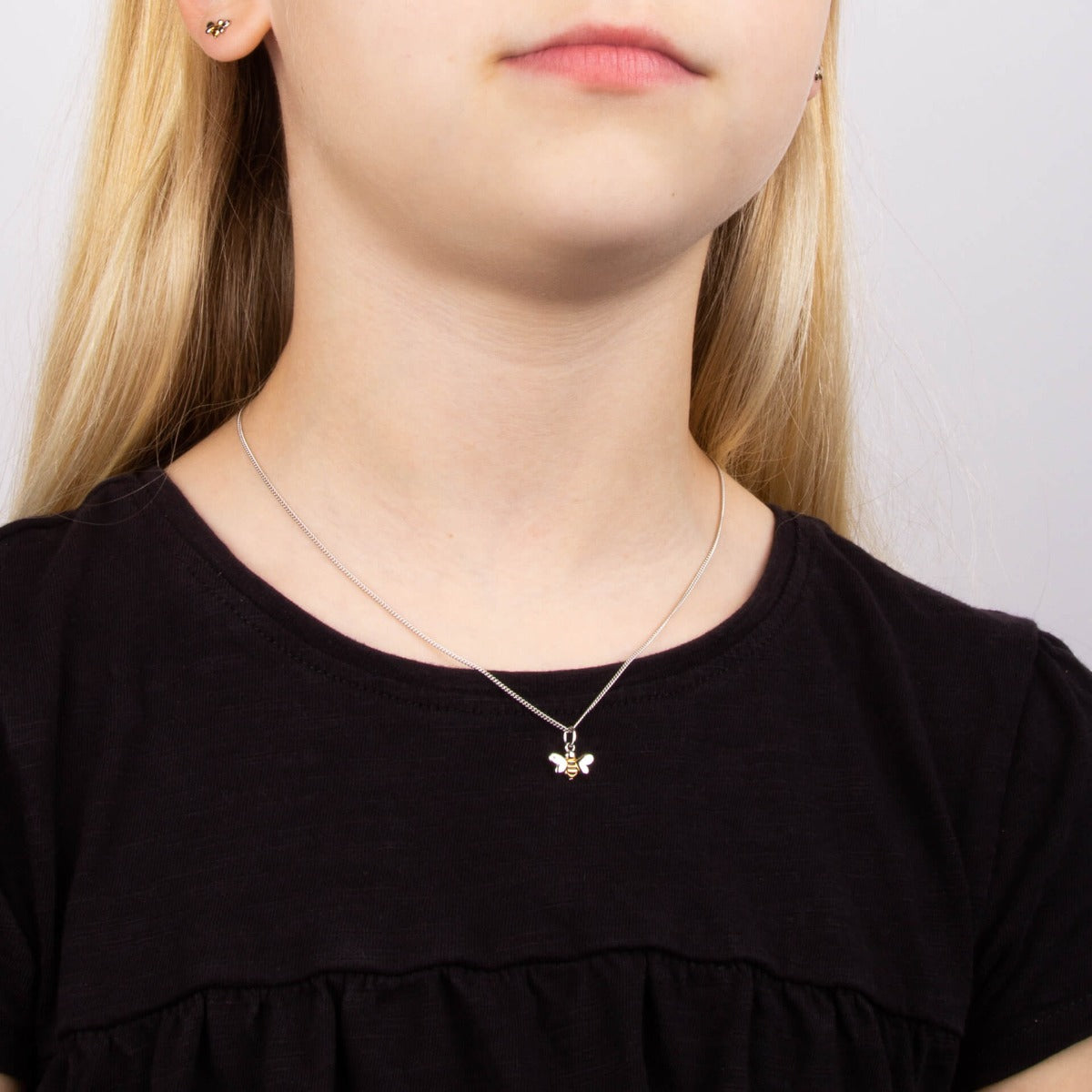 D For Diamond Enamel Bee Necklace with Diamond