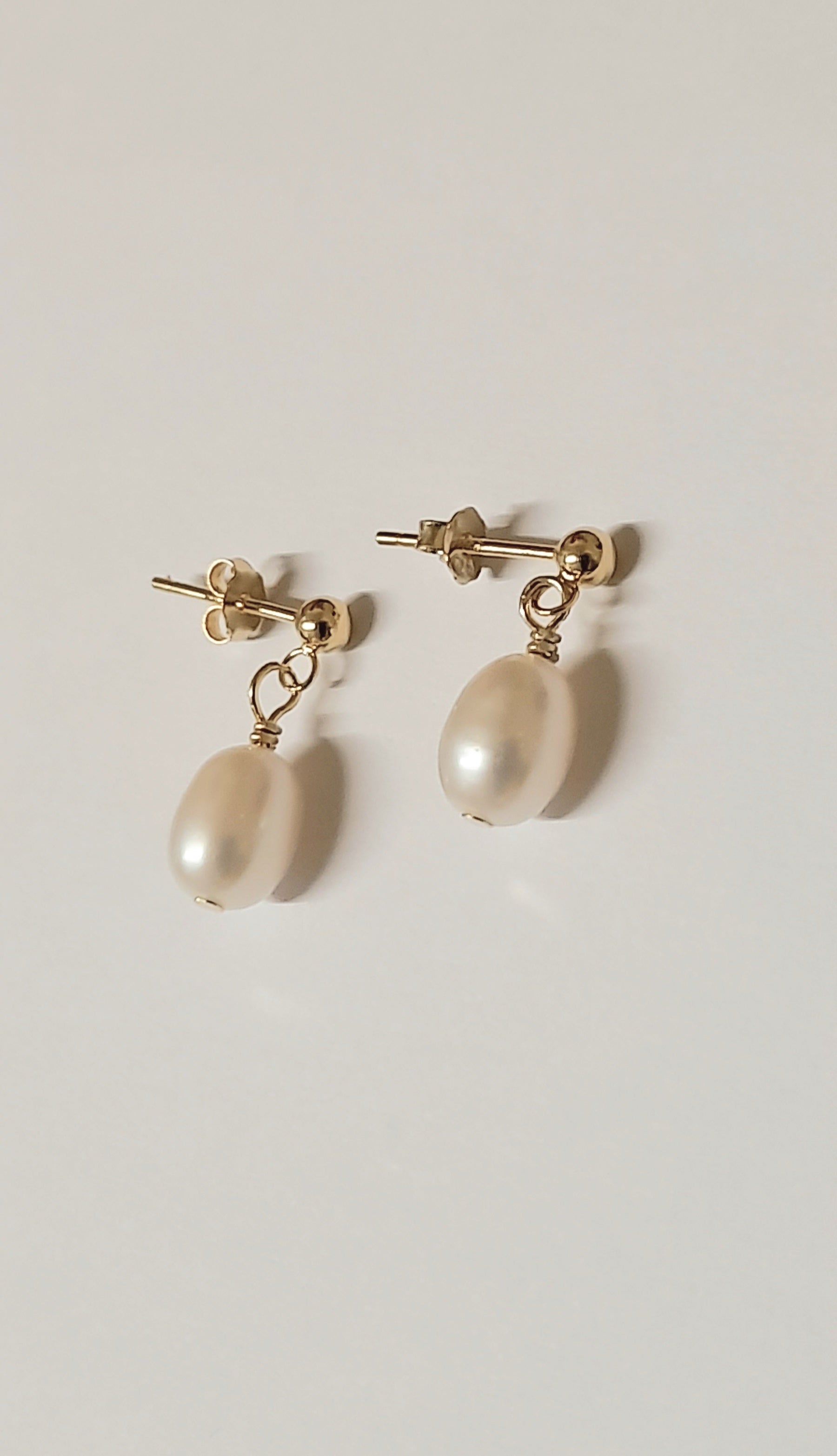 18 Ct Yellow Gold Tone  3mm Ball's White Pearl's Earrings Stud Push Back Gift Pouch
