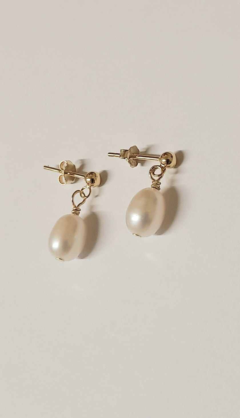 18 Ct Yellow Gold Tone  3mm Ball's White Pearl's Earrings Stud Push Back Gift Pouch