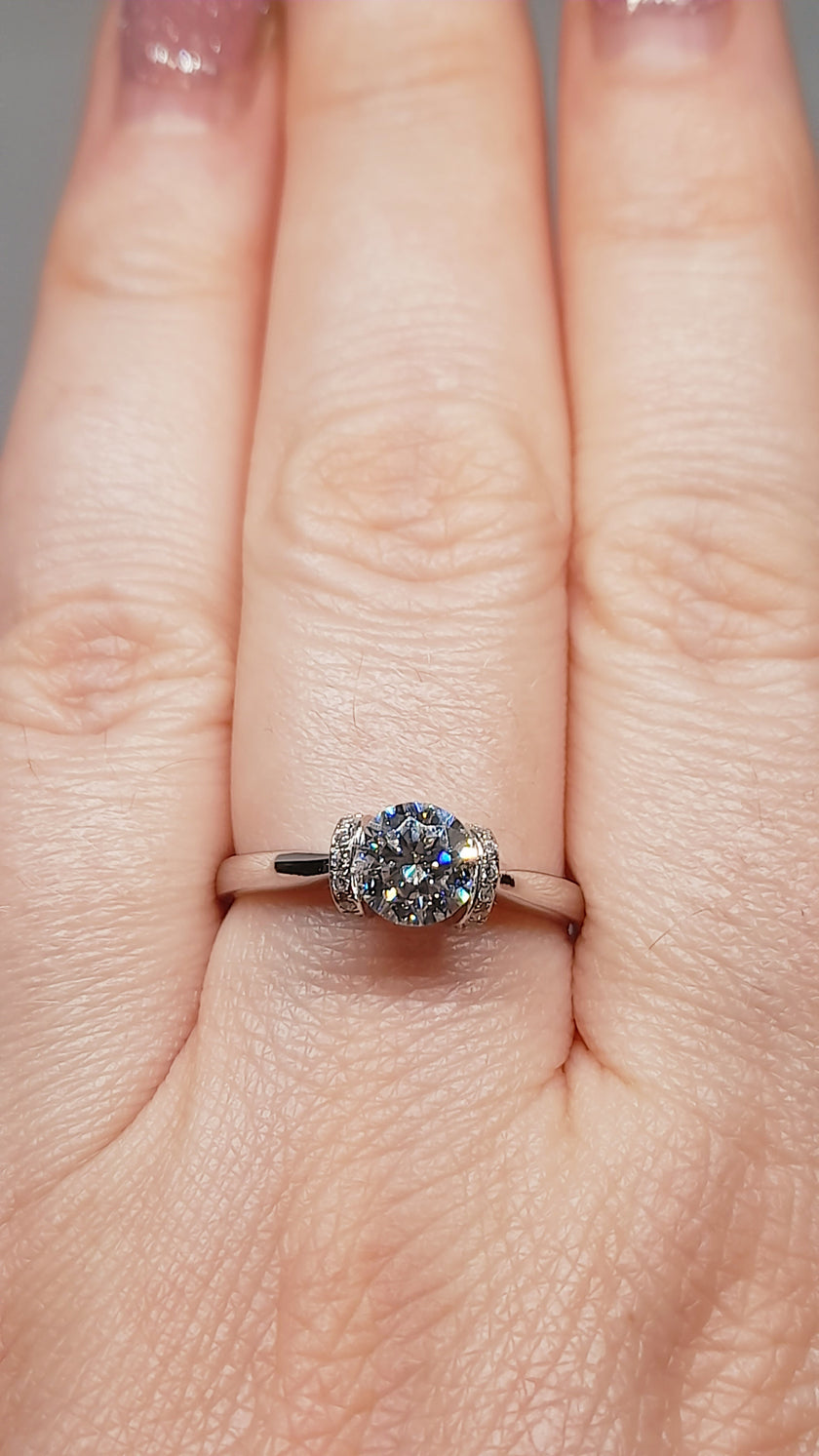 Lab Grown 1.0 Ct Moissanite Diamonds VVS1 in Platininum Plated 925 Sterling Silver