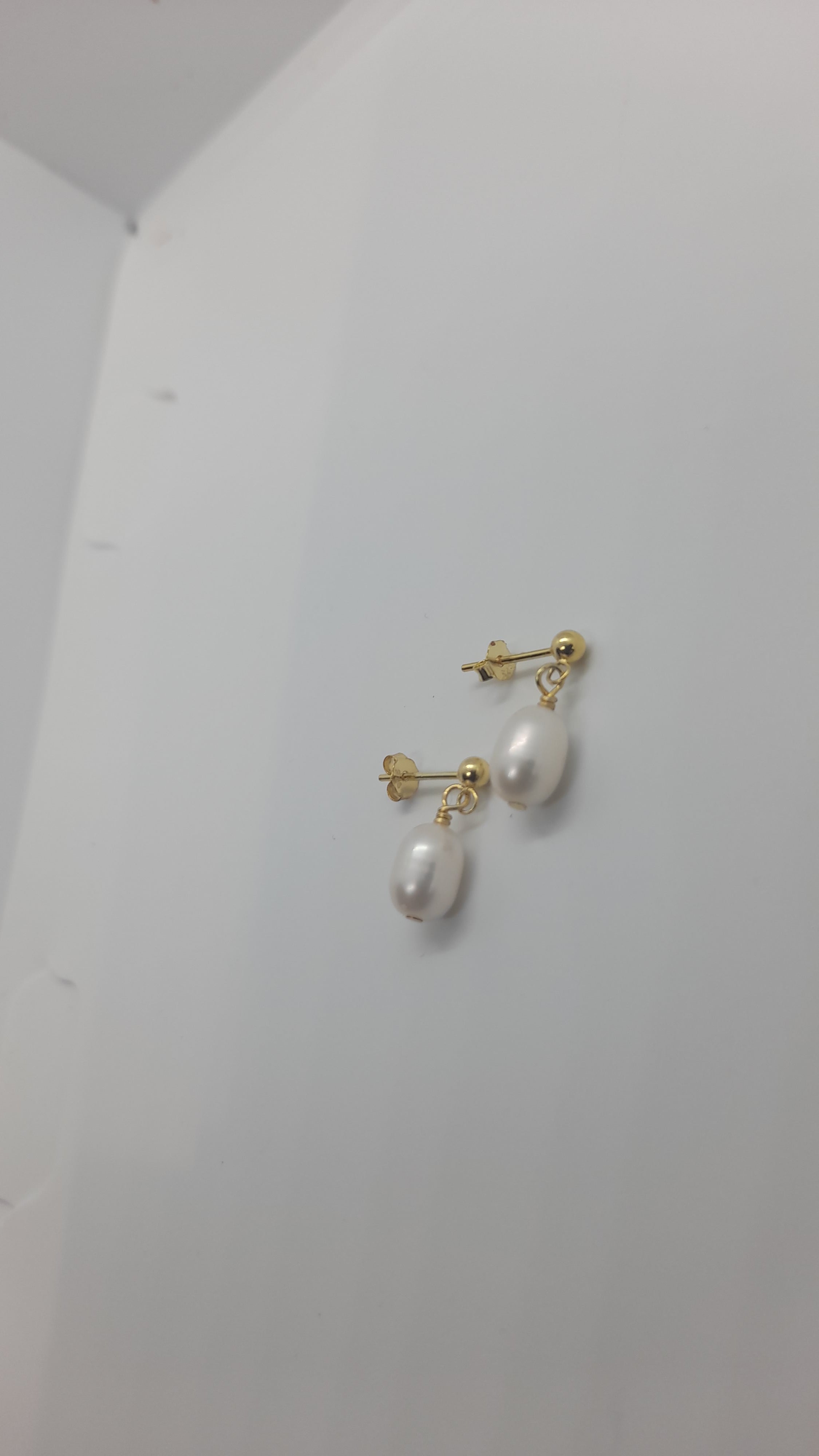 18 Ct Yellow Gold Tone  3mm Ball's White Pearl's Earrings Stud Push Back Gift Pouch